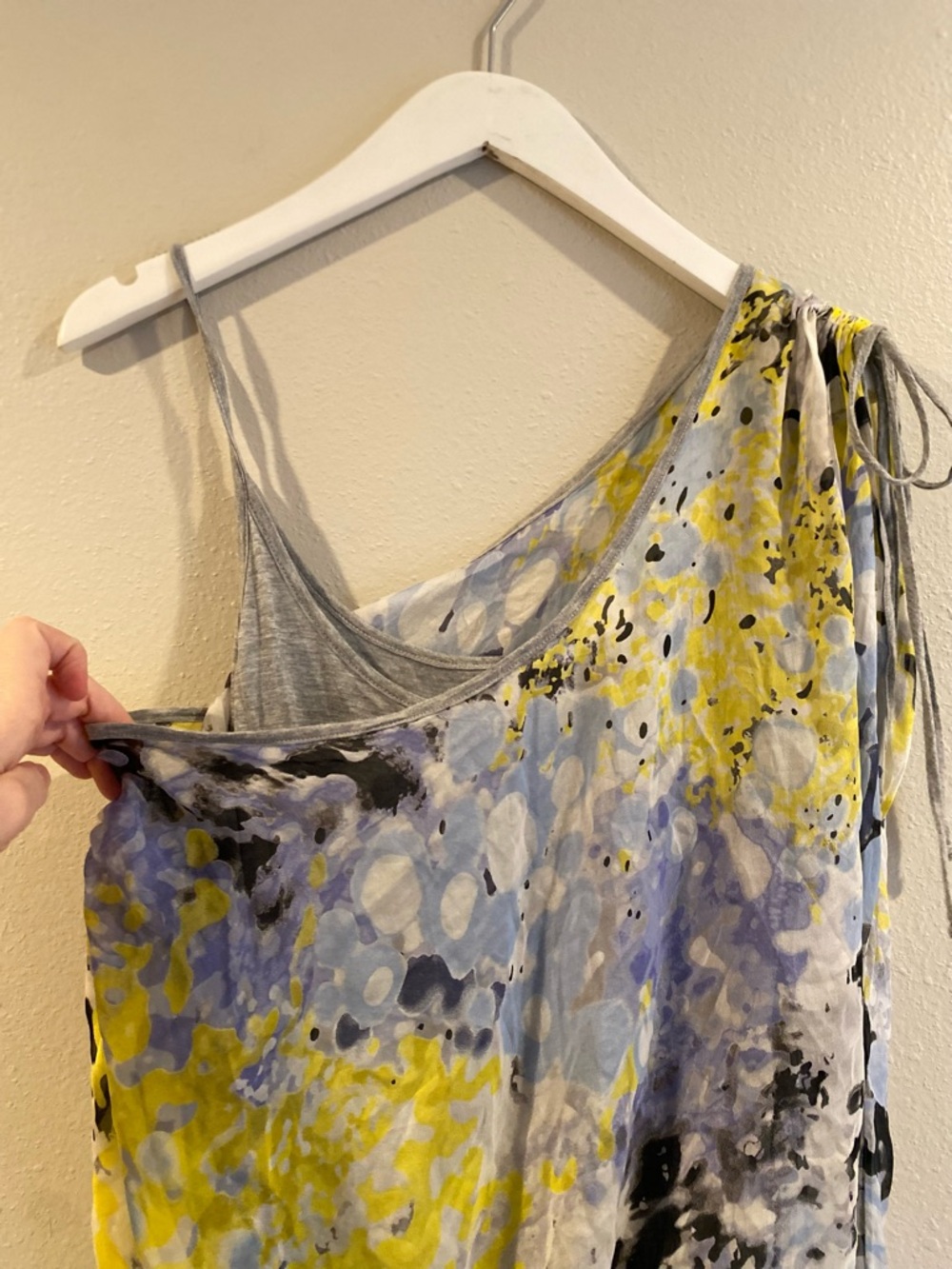 Three Dots 100% Silk Abstract Blouse Medium Gray Tencel Cami Layered Top USA - Picture 4 of 11